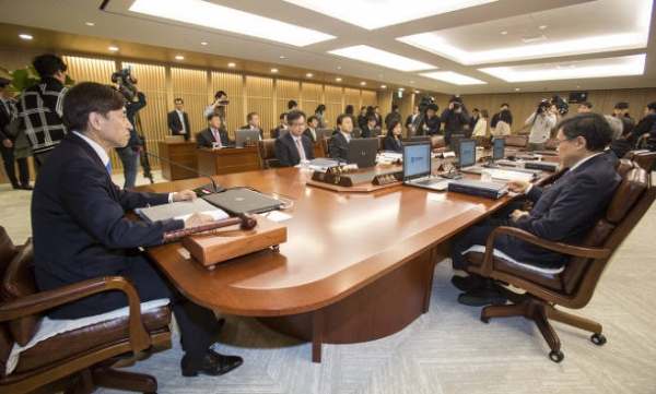 한국은행 금융통화위원회 회의 장면