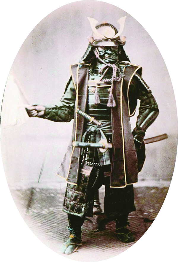 1860년경 촬영된 사무라이. 갑옷인 당세구족을 입고 있다. (사진=위키백과)