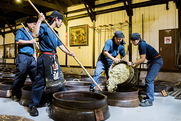 양조장에서 사케를 제조하는 모습. (사진=일본 관광청)