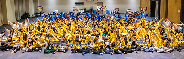 23일 LS드림사이언스클래스 비전캠프에 참여한 초등학생들과 멘토들이 기념사진을 촬영하고 있다. (사진=LS그룹 제공)